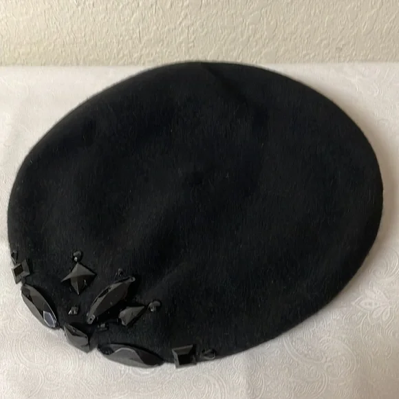 DKNY BERET, NEVER WORN, BLACK. - Picture 6 of 6